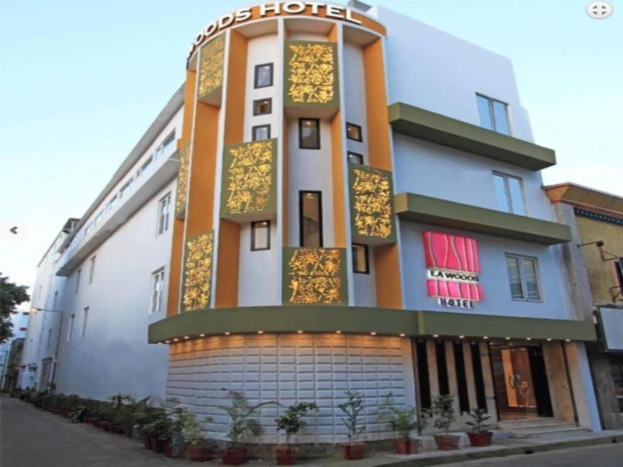 La Woods Hotel Chennai Exterior photo